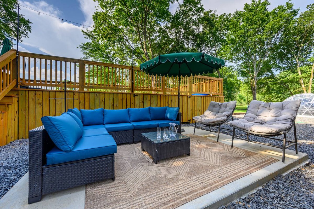 Patio lounge seating
